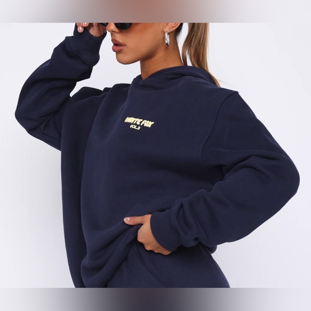 EUC White Fox Offstage Hoodie - Picture 2 of 6